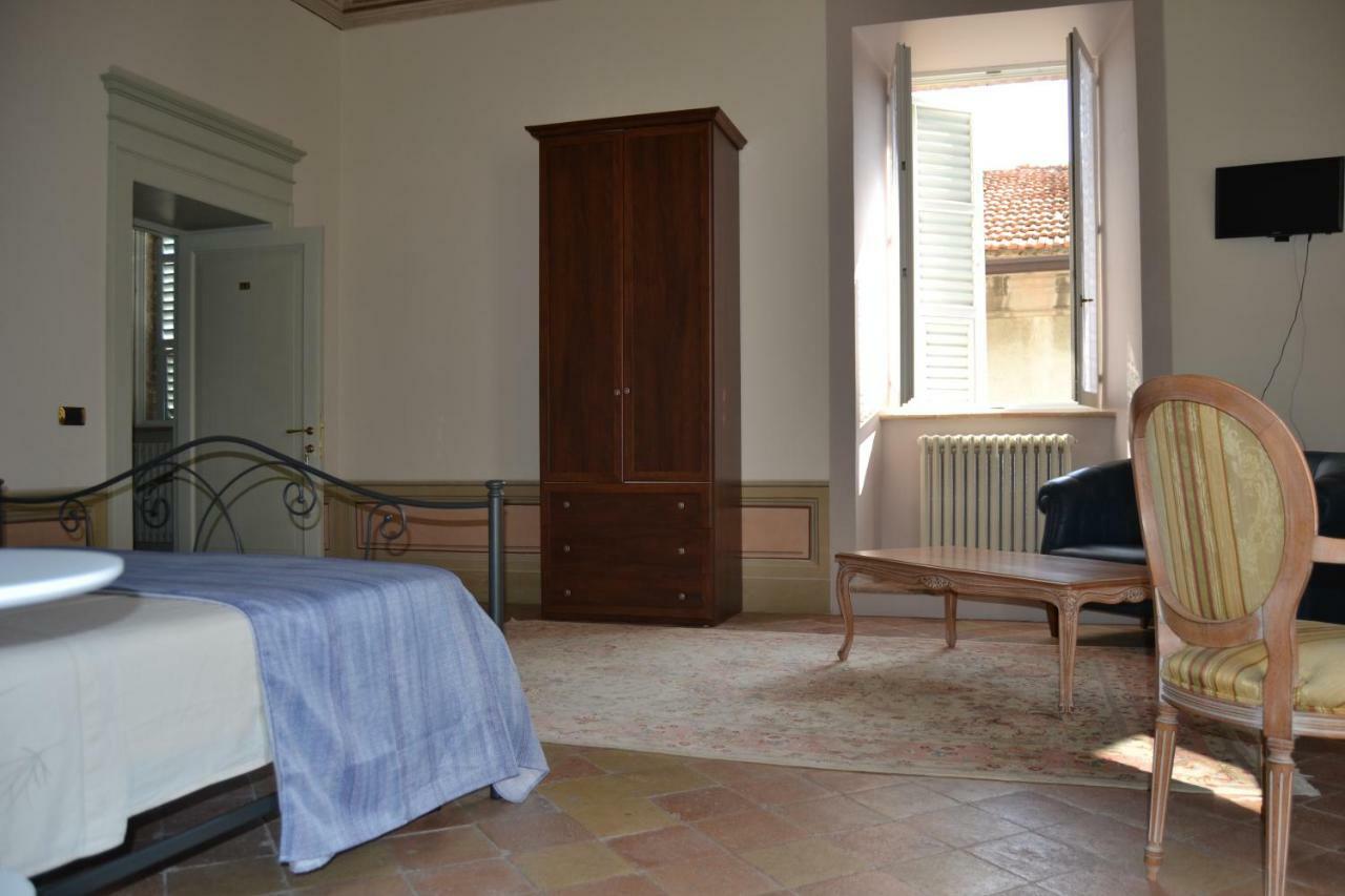 Palazzo Roberti Hotel Monte San Giusto Exterior photo