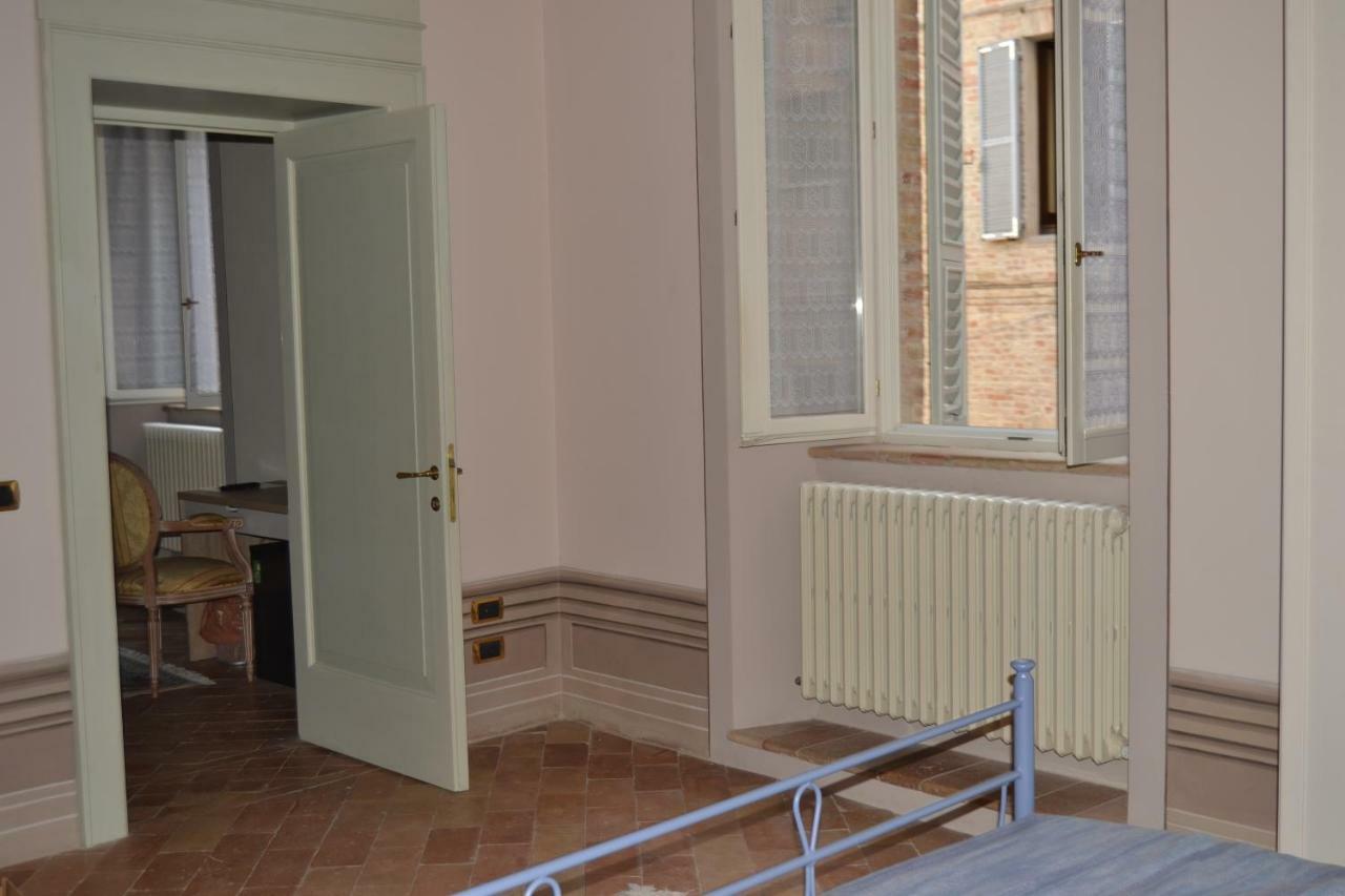 Palazzo Roberti Hotel Monte San Giusto Exterior photo