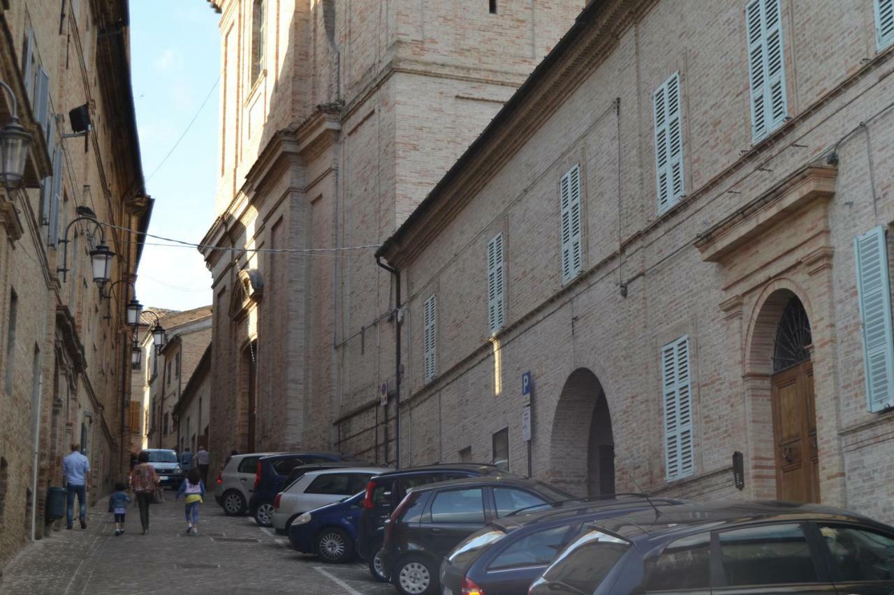 Palazzo Roberti Hotel Monte San Giusto Exterior photo
