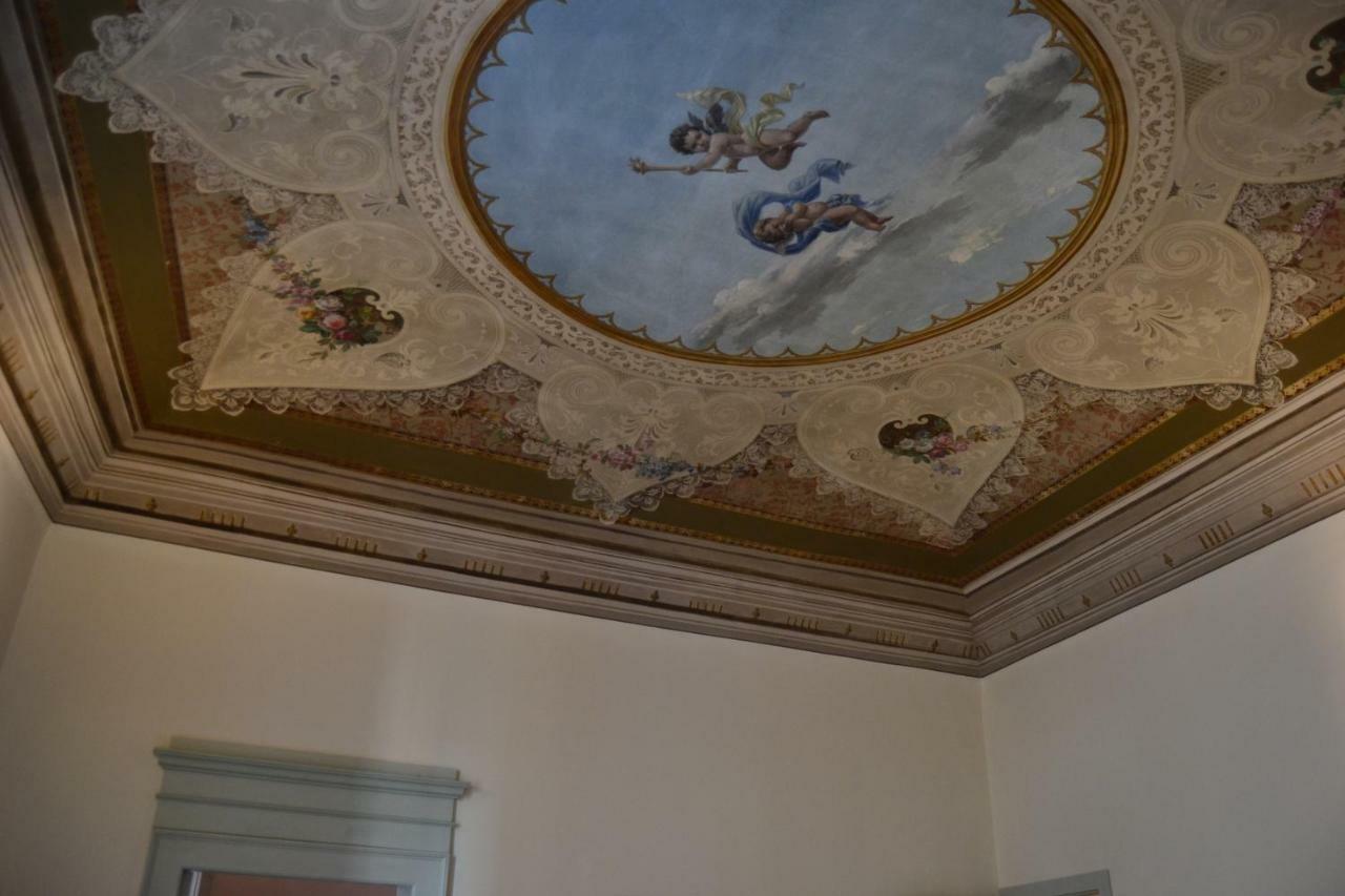 Palazzo Roberti Hotel Monte San Giusto Exterior photo